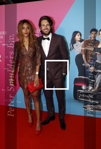 Amsterdam 11 oktober 2021
Premiere Liefde zonder grenzenin Tuschinski met in de hoofdrol Yolanthe Cabau v Kasbergen Jim Bakkum Soy Kroon Abbey Hoes  Hajo Bruins en Peggy Vrijens . Renze Klamer kwam met zijn nieuwe vriendin