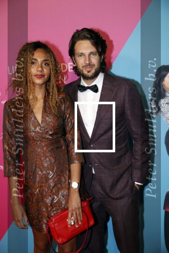Amsterdam 11 oktober 2021
Premiere Liefde zonder grenzenin Tuschinski met in de hoofdrol Yolanthe Cabau v Kasbergen Jim Bakkum Soy Kroon Abbey Hoes  Hajo Bruins en Peggy Vrijens . Renze Klamer kwam met zijn nieuwe vriendin