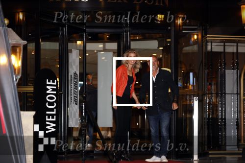 Noordwijk 4 september 2021
Rob Kamphues en zijn nieuwe vriendin Kristi verlaten Hotel Huis ter Duin