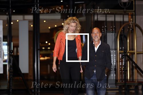 Noordwijk 4 september 2021
Rob Kamphues en zijn nieuwe vriendin Kristi verlaten Hotel Huis ter Duin