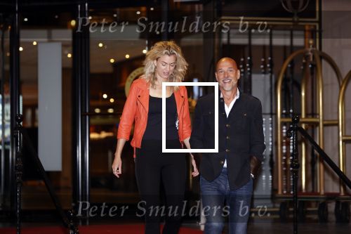 Noordwijk 4 september 2021
Rob Kamphues en zijn nieuwe vriendin Kristi verlaten Hotel Huis ter Duin