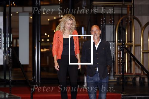 Noordwijk 4 september 2021
Rob Kamphues en zijn nieuwe vriendin Kristi verlaten Hotel Huis ter Duin