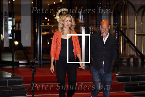 Noordwijk 4 september 2021
Rob Kamphues en zijn nieuwe vriendin Kristi verlaten Hotel Huis ter Duin