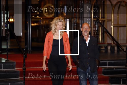 Noordwijk 4 september 2021
Rob Kamphues en zijn nieuwe vriendin Kristi verlaten Hotel Huis ter Duin