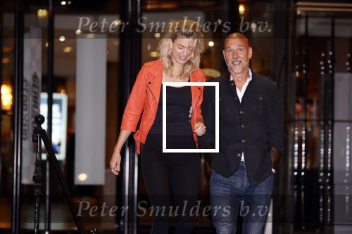Noordwijk 4 september 2021
Rob Kamphues en zijn nieuwe vriendin Kristi verlaten Hotel Huis ter Duin