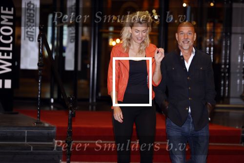 Noordwijk 4 september 2021
Rob Kamphues en zijn nieuwe vriendin Kristi verlaten Hotel Huis ter Duin