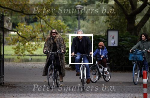 Amsterdam 16 oktober 2021
Robert en Claudia Schoemacher op de fiets bij het vondelpark