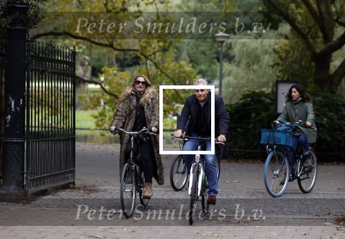 Amsterdam 16 oktober 2021
Robert en Claudia Schoemacher op de fiets bij het vondelpark