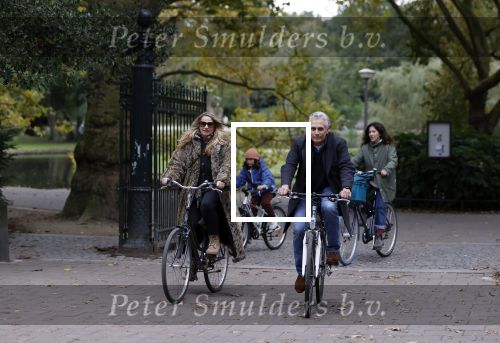 Amsterdam 16 oktober 2021
Robert en Claudia Schoemacher op de fiets bij het vondelpark
