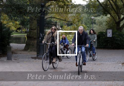 Amsterdam 16 oktober 2021
Robert en Claudia Schoemacher op de fiets bij het vondelpark