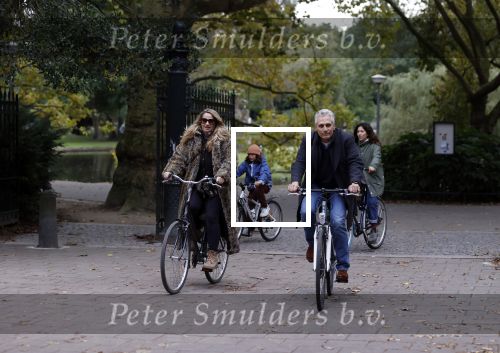 Amsterdam 16 oktober 2021
Robert en Claudia Schoemacher op de fiets bij het vondelpark