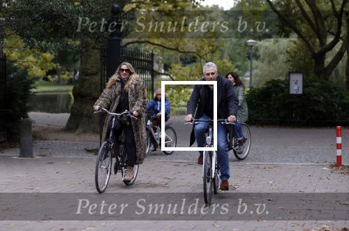 Amsterdam 16 oktober 2021
Robert en Claudia Schoemacher op de fiets bij het vondelpark