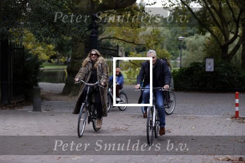Amsterdam 16 oktober 2021
Robert en Claudia Schoemacher op de fiets bij het vondelpark