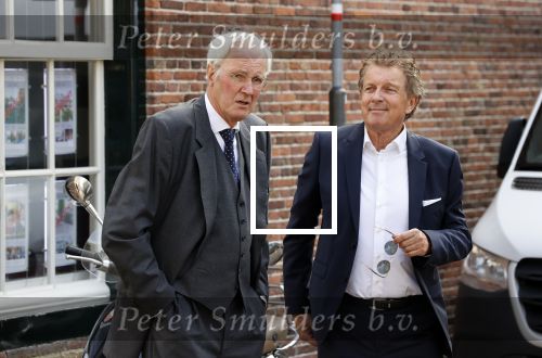 Naarden 24 september 2021
Nina ten Brink de dochter van Robert ten Brink en zijn vrouw Roos trouwt in het gemeentehuis van Naarden Vesting met haar man Laurens Jan . Ze arriveren in een bakfiets.