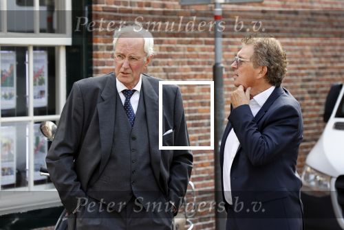 Naarden 24 september 2021
Nina ten Brink de dochter van Robert ten Brink en zijn vrouw Roos trouwt in het gemeentehuis van Naarden Vesting met haar man Laurens Jan . Ze arriveren in een bakfiets.