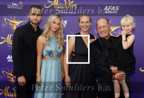 Scheveningen 26 september 2021
Premiere Aladdin in het circustheater.
Ron Boszhard met gezin