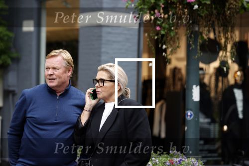 Amsterdam 7 oktober 2021
Ronald Koeman en zijn vrouw Bartina Koeman op de cornelis schuytstraat .