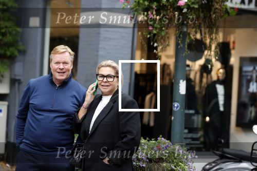 Amsterdam 7 oktober 2021
Ronald Koeman en zijn vrouw Bartina Koeman op de cornelis schuytstraat .