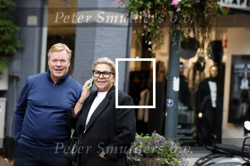 Amsterdam 7 oktober 2021
Ronald Koeman en zijn vrouw Bartina Koeman op de cornelis schuytstraat .