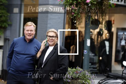 Amsterdam 7 oktober 2021
Ronald Koeman en zijn vrouw Bartina Koeman op de cornelis schuytstraat .