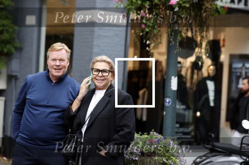Amsterdam 7 oktober 2021
Ronald Koeman en zijn vrouw Bartina Koeman op de cornelis schuytstraat .