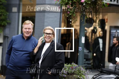 Amsterdam 7 oktober 2021
Ronald Koeman en zijn vrouw Bartina Koeman op de cornelis schuytstraat .