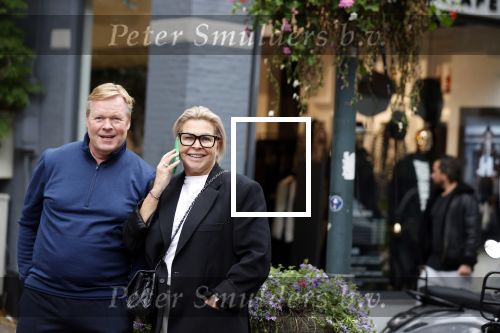 Amsterdam 7 oktober 2021
Ronald Koeman en zijn vrouw Bartina Koeman op de cornelis schuytstraat .