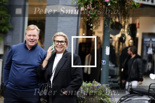 Amsterdam 7 oktober 2021
Ronald Koeman en zijn vrouw Bartina Koeman op de cornelis schuytstraat .