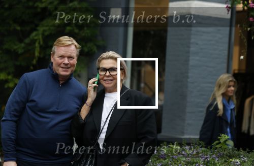 Amsterdam 7 oktober 2021
Ronald Koeman en zijn vrouw Bartina Koeman op de cornelis schuytstraat .