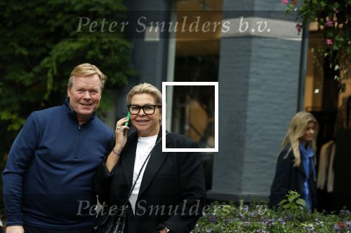 Amsterdam 7 oktober 2021
Ronald Koeman en zijn vrouw Bartina Koeman op de cornelis schuytstraat .