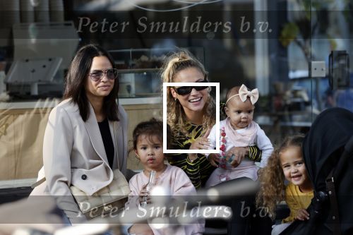 Amsterdam 18 september 2021
Rose Bertram met haar kinderen een een vriendin op terras.