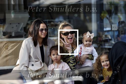 Amsterdam 18 september 2021
Rose Bertram met haar kinderen een een vriendin op terras.