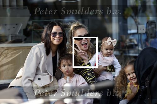 Amsterdam 18 september 2021
Rose Bertram met haar kinderen een een vriendin op terras.