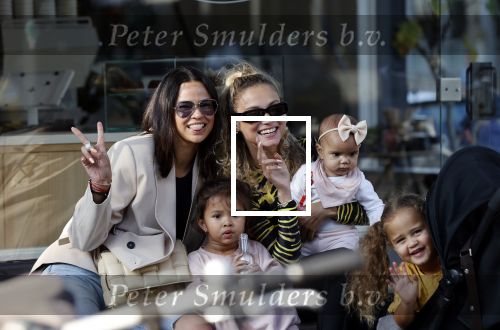 Amsterdam 18 september 2021
Rose Bertram met haar kinderen een een vriendin op terras.