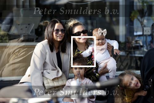 Amsterdam 18 september 2021
Rose Bertram met haar kinderen een een vriendin op terras.