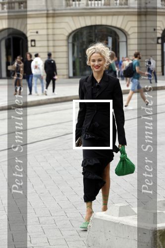 Amsterdam 23 september 2021
Rose Bertram onthult de cover van Fabulous Mama met zichzelf op de cover bij Cafe de Waard