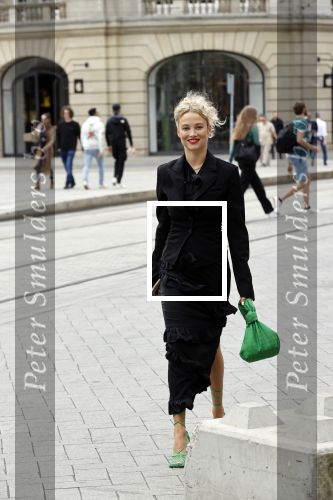 Amsterdam 23 september 2021
Rose Bertram onthult de cover van Fabulous Mama met zichzelf op de cover bij Cafe de Waard