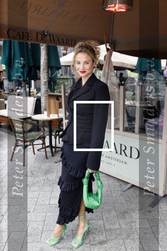 Amsterdam 23 september 2021
Rose Bertram onthult de cover van Fabulous Mama met zichzelf op de cover bij Cafe de Waard