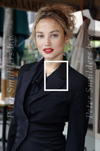 Amsterdam 23 september 2021
Rose Bertram onthult de cover van Fabulous Mama met zichzelf op de cover bij Cafe de Waard