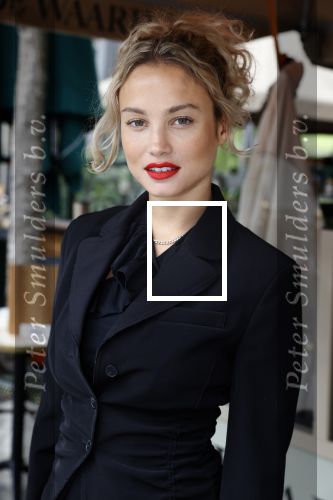 Amsterdam 23 september 2021
Rose Bertram onthult de cover van Fabulous Mama met zichzelf op de cover bij Cafe de Waard