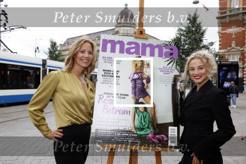 Amsterdam 23 september 2021
Rose Bertram onthult de cover van Fabulous Mama met zichzelf op de cover bij Cafe de Waard