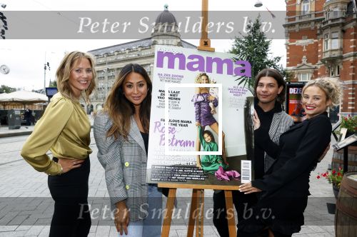 Amsterdam 23 september 2021
Rose Bertram onthult de cover van Fabulous Mama met zichzelf op de cover bij Cafe de Waard