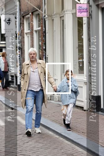Amsterdam 2 oktober 2021
Ruud de Wild met zijn dochter Teddy  aan het winkelen in de 9 straatjes