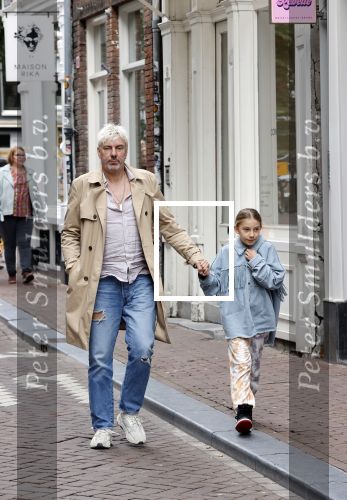 Amsterdam 2 oktober 2021
Ruud de Wild met zijn dochter Teddy  aan het winkelen in de 9 straatjes