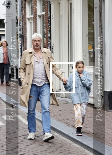 Amsterdam 2 oktober 2021
Ruud de Wild met zijn dochter Teddy  aan het winkelen in de 9 straatjes