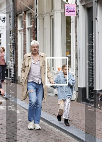Amsterdam 2 oktober 2021
Ruud de Wild met zijn dochter Teddy  aan het winkelen in de 9 straatjes
