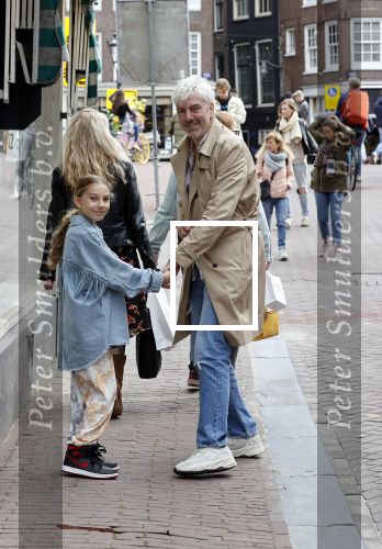 Amsterdam 2 oktober 2021
Ruud de Wild met zijn dochter Teddy  aan het winkelen in de 9 straatjes