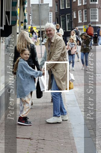 Amsterdam 2 oktober 2021
Ruud de Wild met zijn dochter Teddy  aan het winkelen in de 9 straatjes