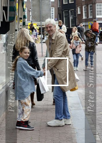 Amsterdam 2 oktober 2021
Ruud de Wild met zijn dochter Teddy  aan het winkelen in de 9 straatjes