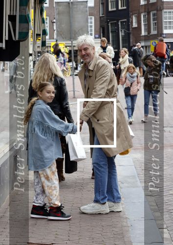 Amsterdam 2 oktober 2021
Ruud de Wild met zijn dochter Teddy  aan het winkelen in de 9 straatjes